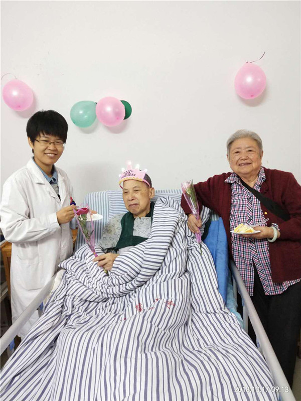 江麓医院康复护理中心为老人们庆祝节日
